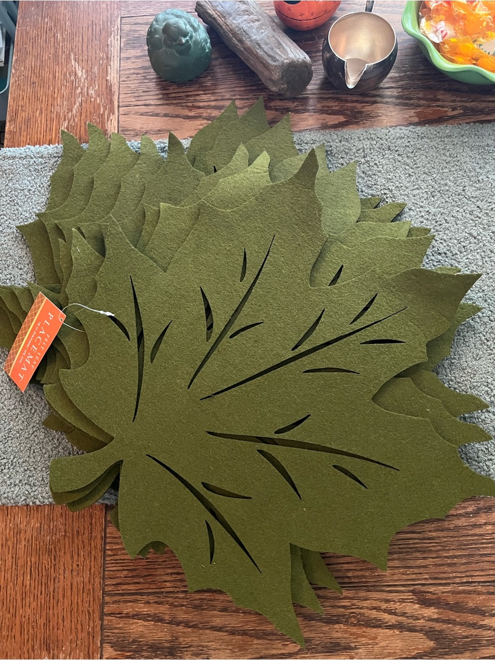 Lot 8 Olive Green Felt Leaf Placemats NWOT 18” EUC Bed Bath & Beyond